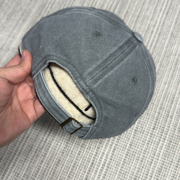 Gray Cap with Octopus Design unisex - Picture 3 of 5